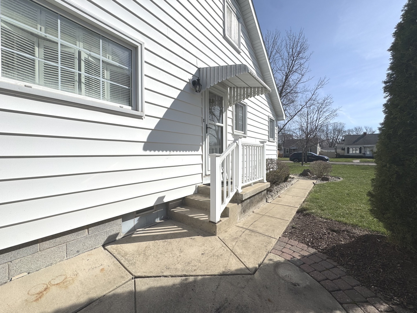665 South May Avenue Kankakee, IL 60901 - Photo 15 of 22 a house view with a backyard space
