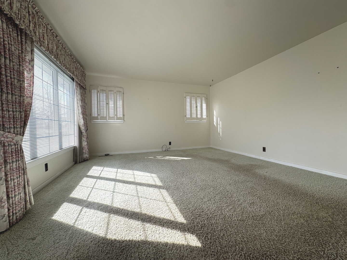 665 South May Avenue Kankakee, IL 60901 - Photo 3 of 22 a view of an empty room and window