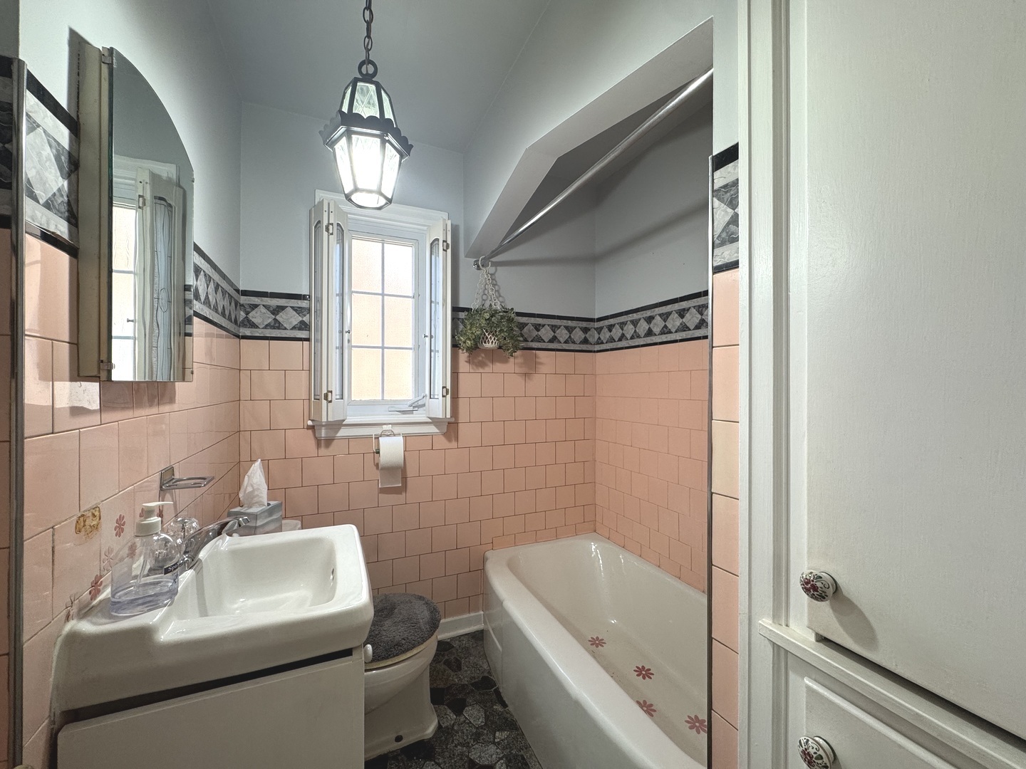 665 South May Avenue Kankakee, IL 60901 - Photo 7 of 22 a bathroom with a sink a toilet and shower