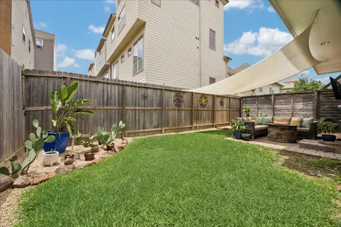 $585,000 | 2703 Arabelle Grove, Houston, TX 77007