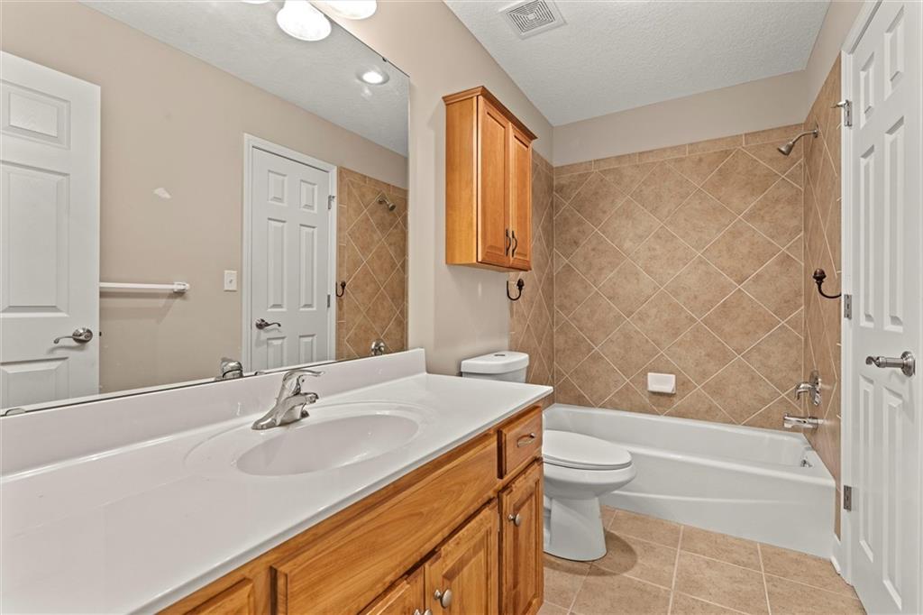 4120 Southwest Minnesota Drive Lee's Summit, MO 64082 - Photo 20 of 32