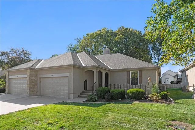 $379,500 | 4120 Southwest Minnesota Drive, Lee's Summit, MO 64082