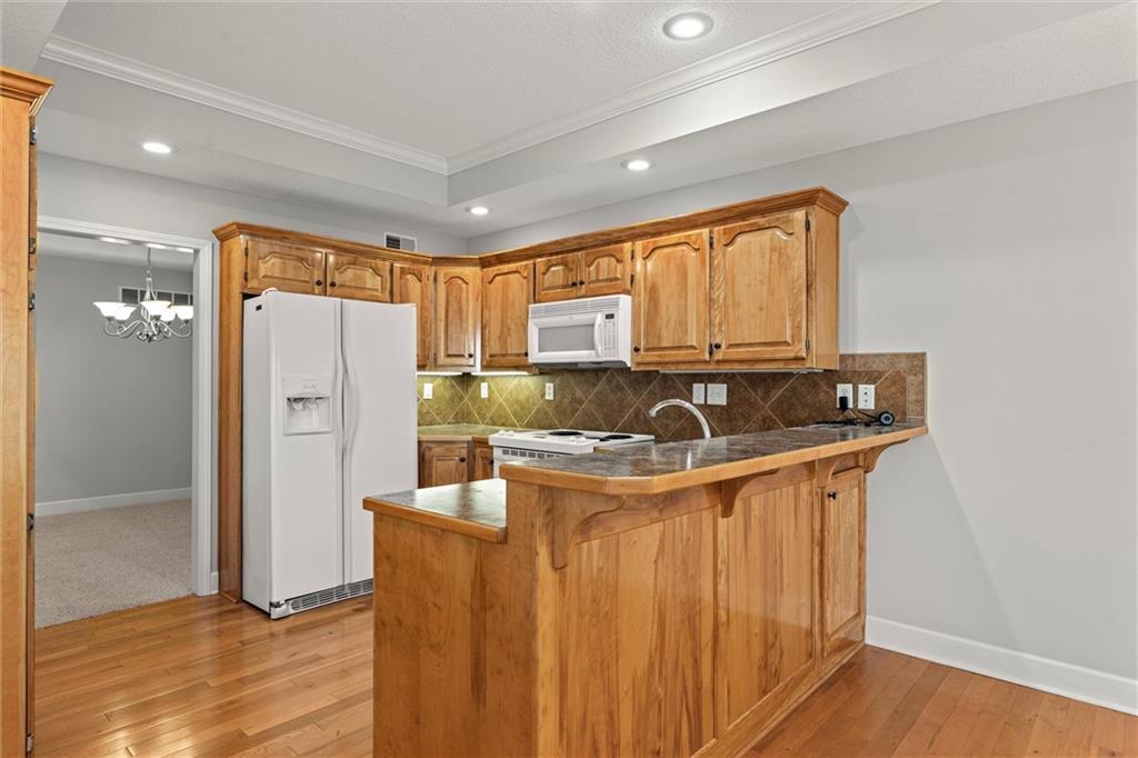 4120 Southwest Minnesota Drive Lee's Summit, MO 64082 - Photo 7 of 32