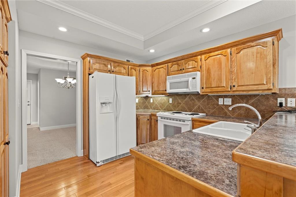 4120 Southwest Minnesota Drive Lee's Summit, MO 64082 - Photo 8 of 32