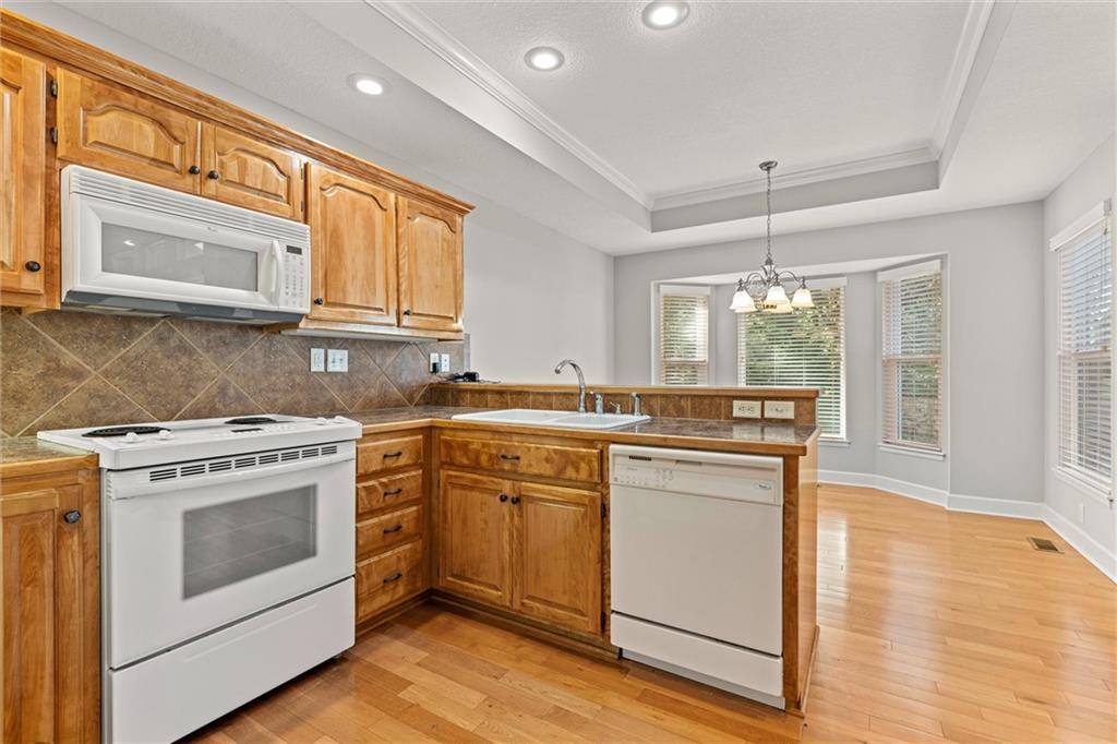 4120 Southwest Minnesota Drive Lee's Summit, MO 64082 - Photo 10 of 32