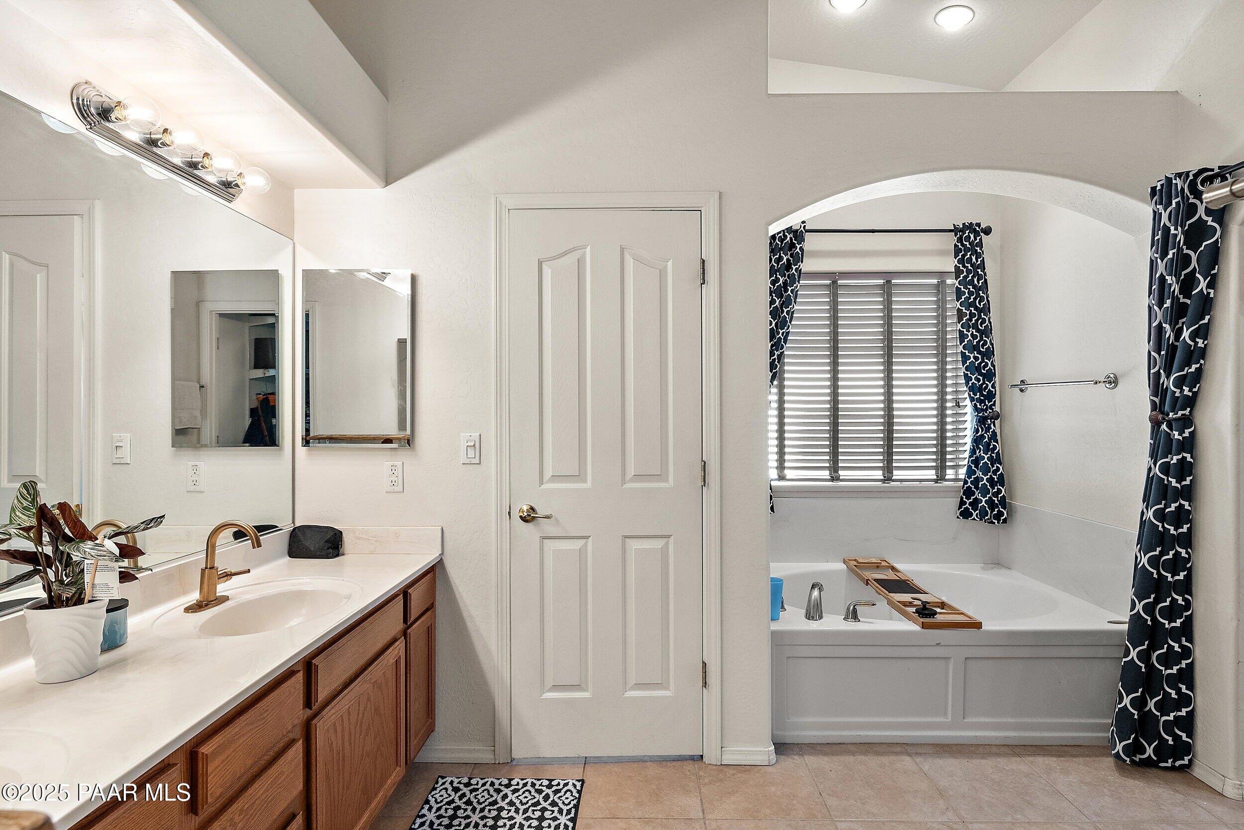 13216 East Remington Road Prescott Valley, AZ 86315 - Photo 20 of 34 Primary Bathroom