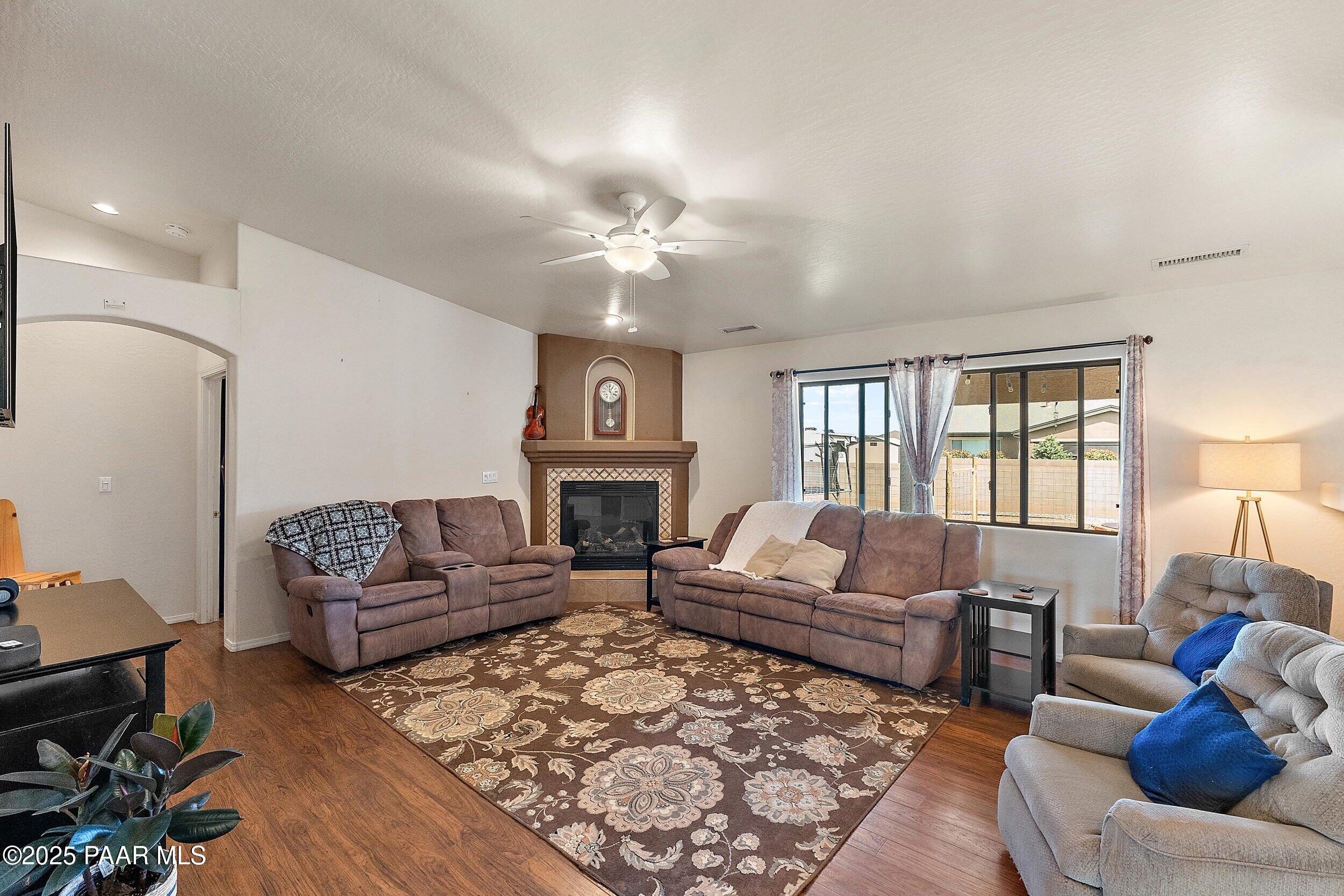 13216 East Remington Road Prescott Valley, AZ 86315 - Photo 4 of 34 Living Room