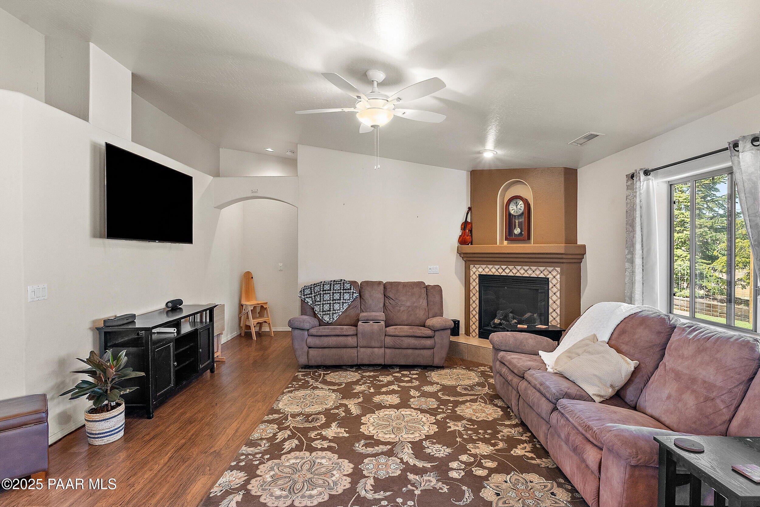 13216 East Remington Road Prescott Valley, AZ 86315 - Photo 5 of 34 Living Room