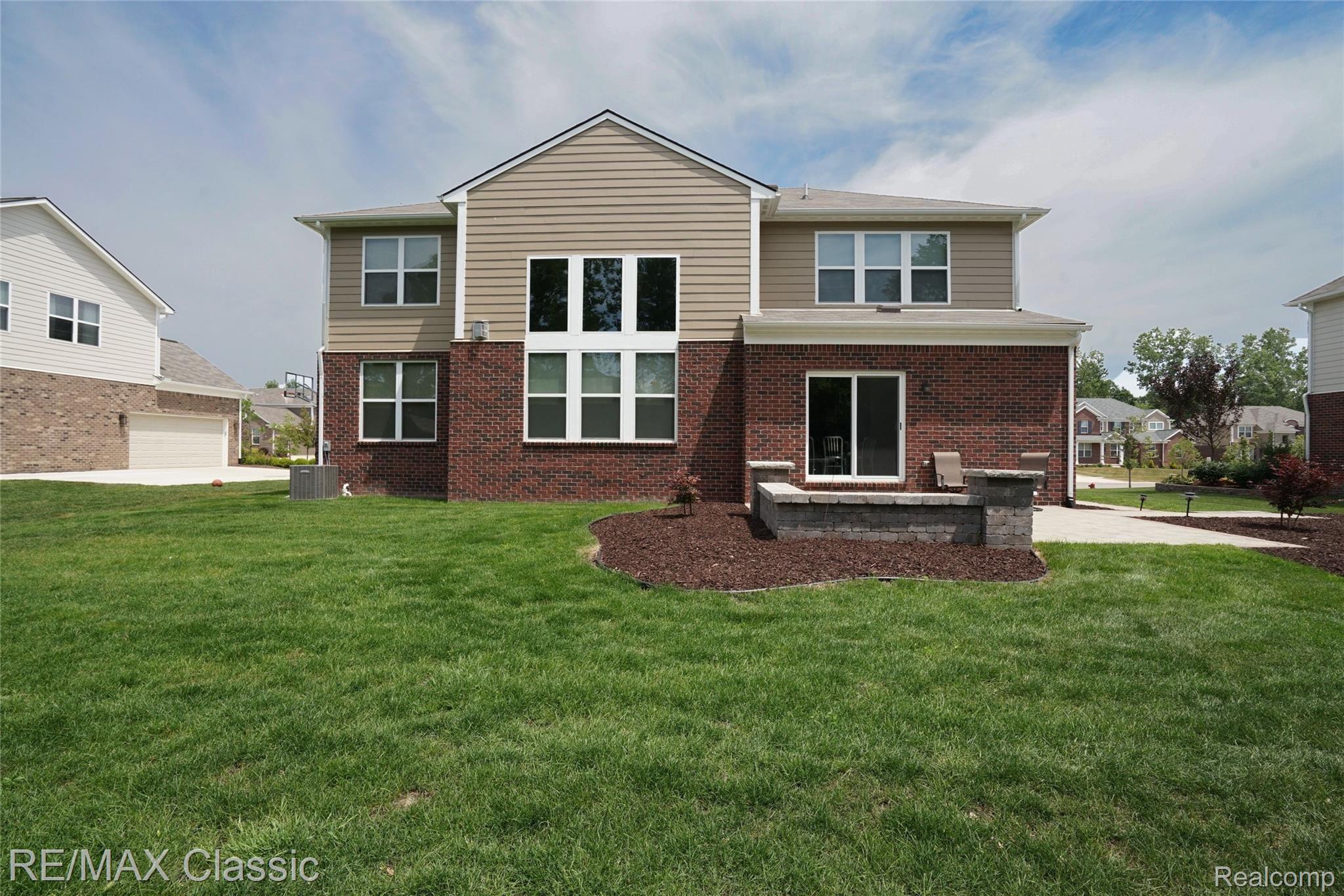 1475 Hickory Ridge Court South Canton, MI 48187 - Photo 29 of 32 Large backyard