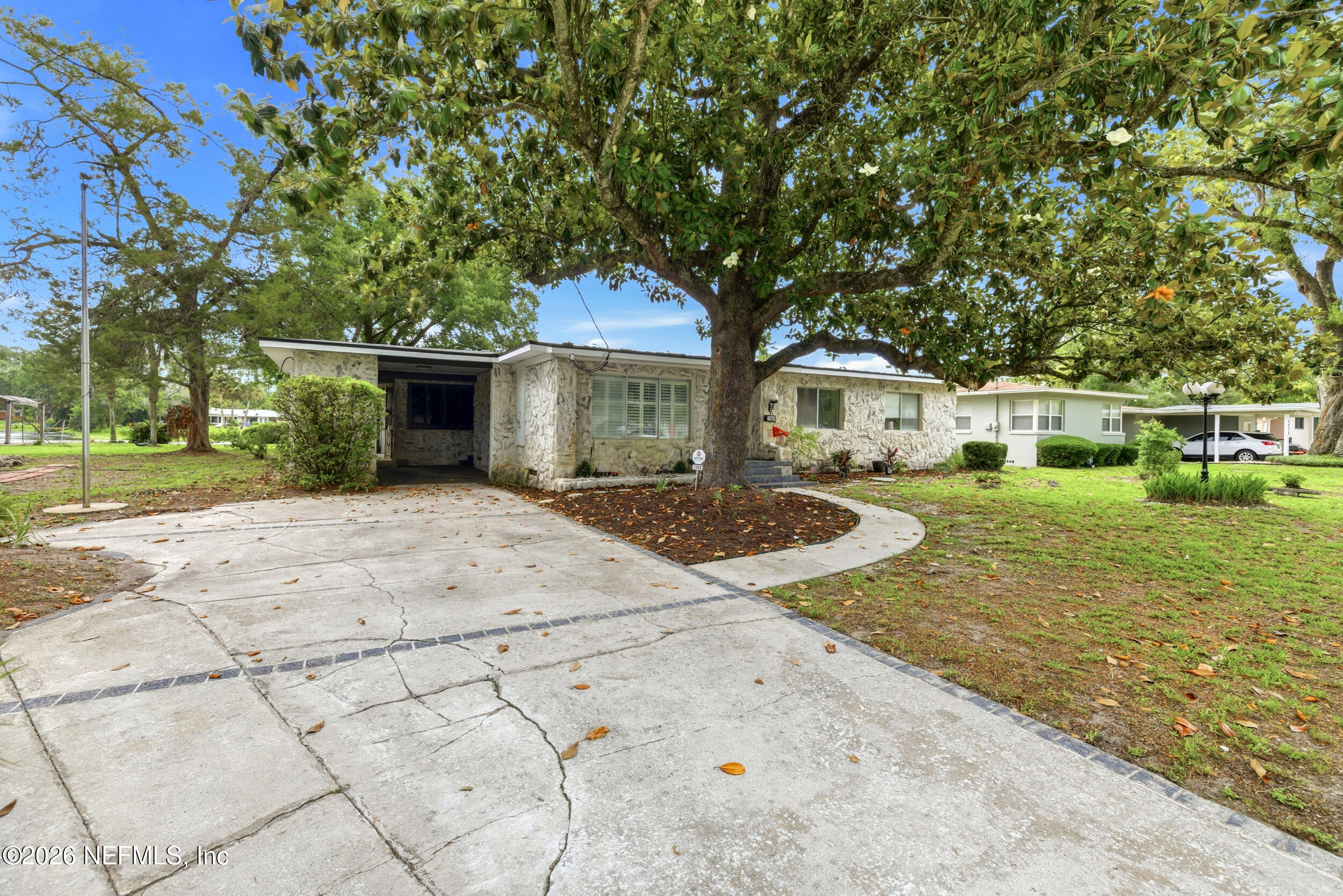 7484 Spinola Road Jacksonville, FL 32217 - Photo 4 of 63 a front view of a house with garden