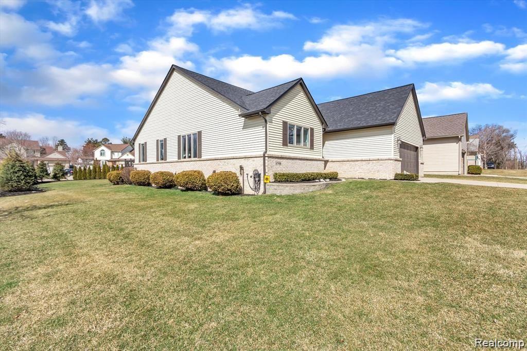9769 Stark Road Livonia, MI 48150 - Photo 2 of 64 Parking for 10+ cars for the holidays