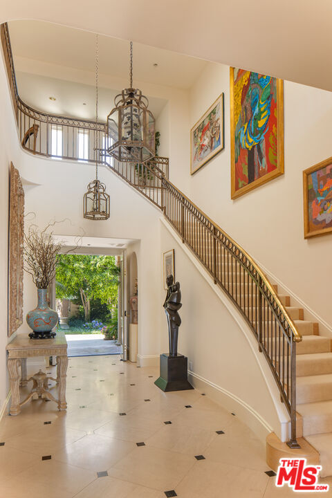 510 Doheny Road Beverly Hills, CA 90210 - Photo 16 of 24 a view of entryway and hall