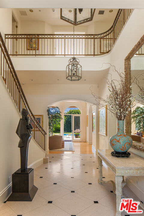 510 Doheny Road Beverly Hills, CA 90210 - Photo 3 of 24 a view of entryway and hall