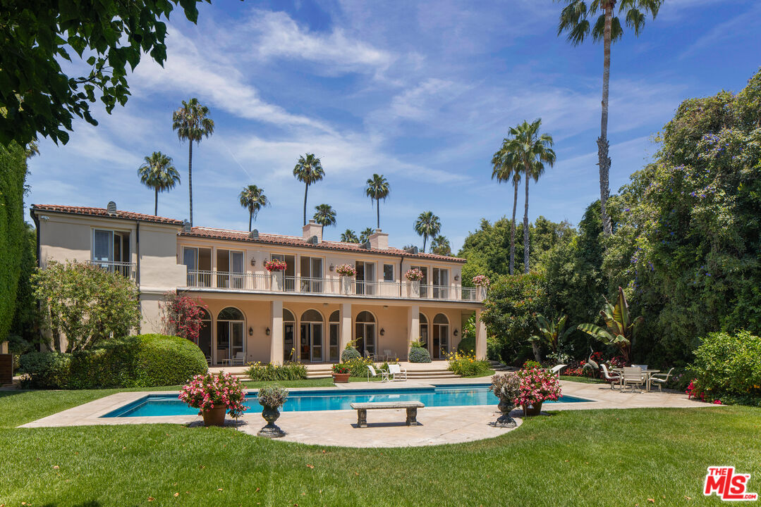 510 Doheny Road Beverly Hills, CA 90210 - Photo 9 of 24 a front view of house with yard and green space