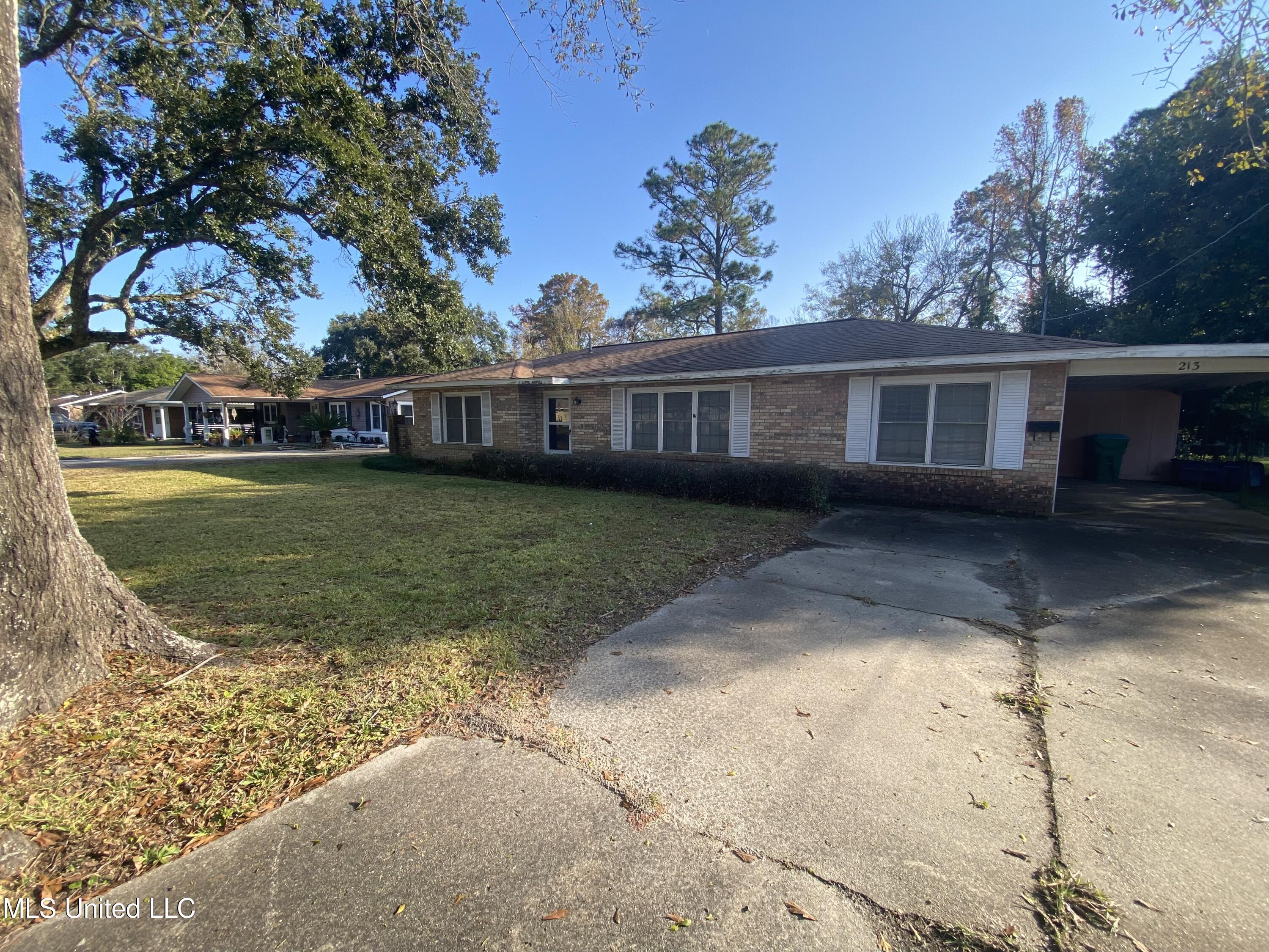 213 Ridgeway Avenue Gulfport, MS 39507 - Photo 3 of 24 IMG_2746