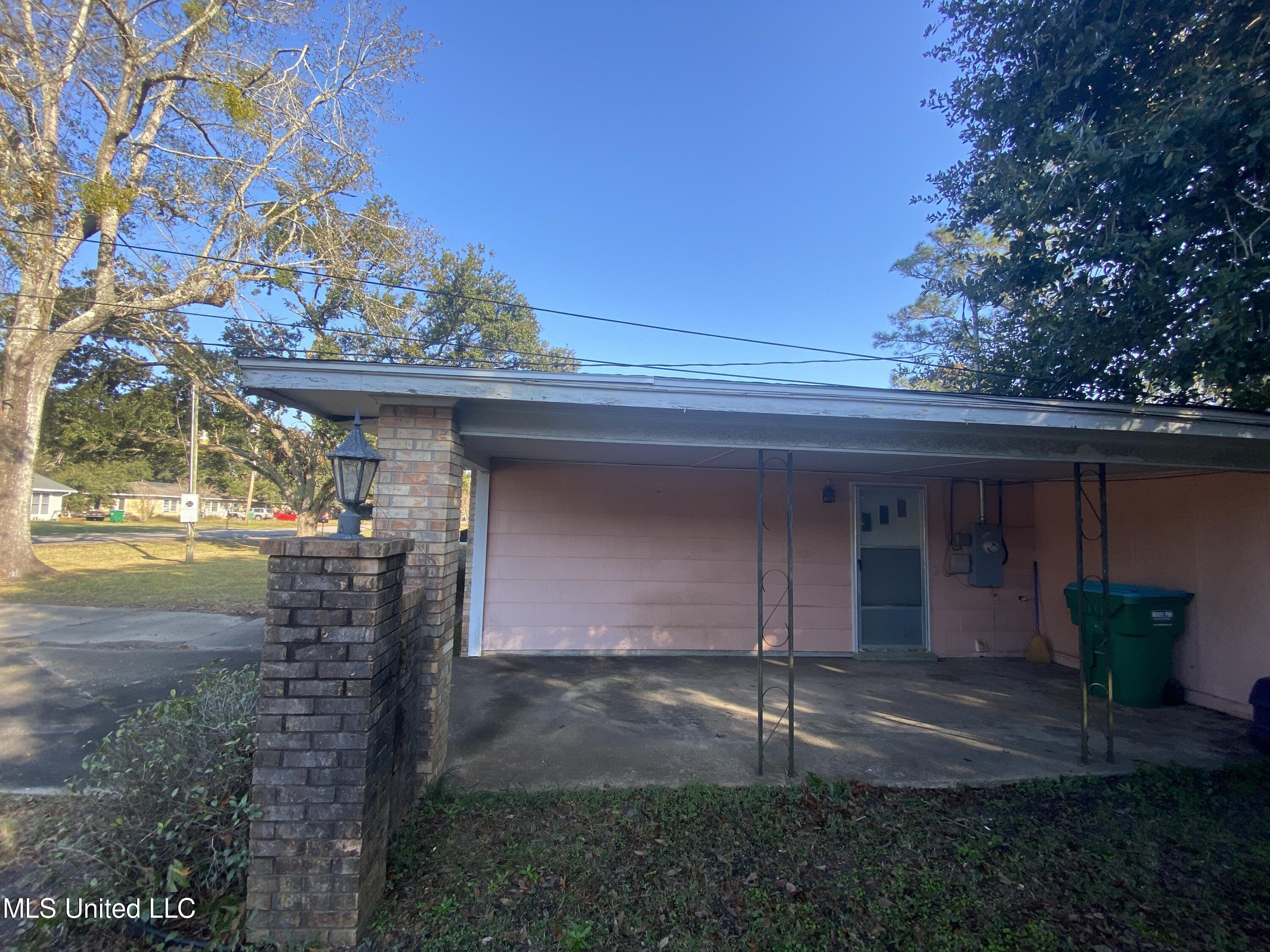 213 Ridgeway Avenue Gulfport, MS 39507 - Photo 5 of 24 IMG_2752