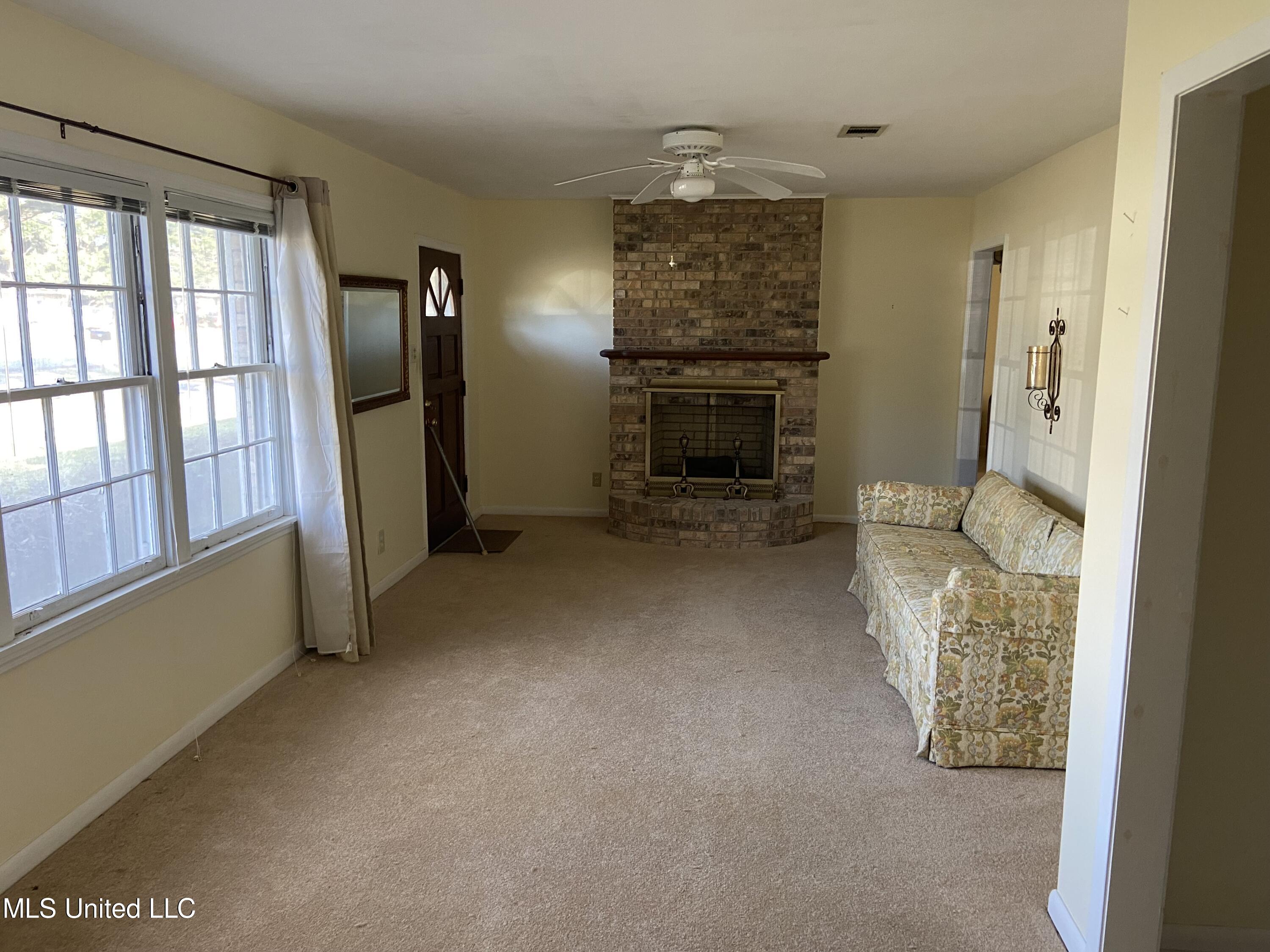 213 Ridgeway Avenue Gulfport, MS 39507 - Photo 9 of 24 IMG_2756