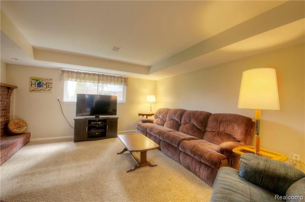 46675 Maidstone Road Canton, MI 48187 - Photo 20 of 41