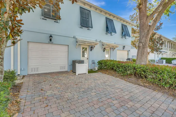 a view of a pathway along a building