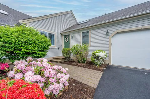 $589,000 | 1 Woods Edge Lane, Mashpee, MA 02649
