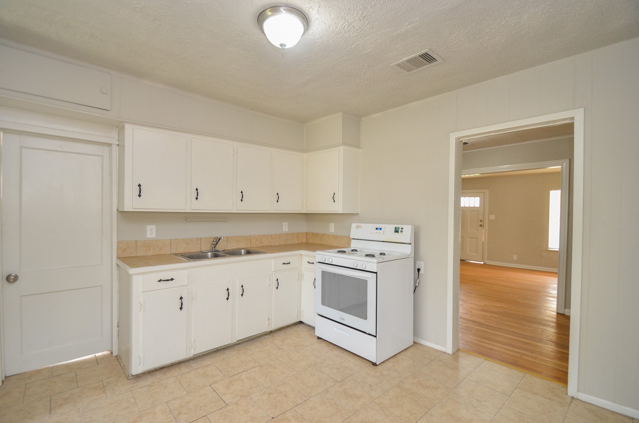 217 Owens Street Houston, TX 77029 - Photo 12 of 20