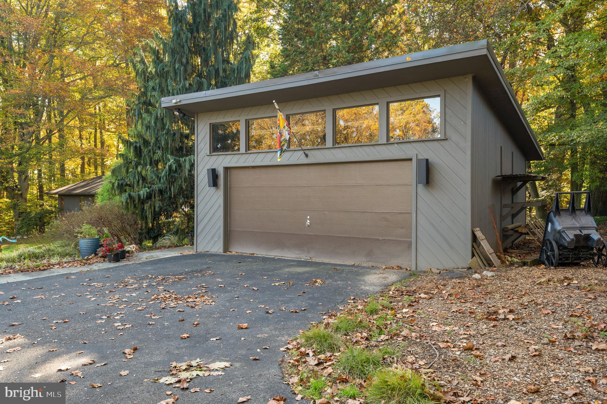 12 Tree Tops Road Landenberg, PA 19350 - Photo 4 of 49 Garage