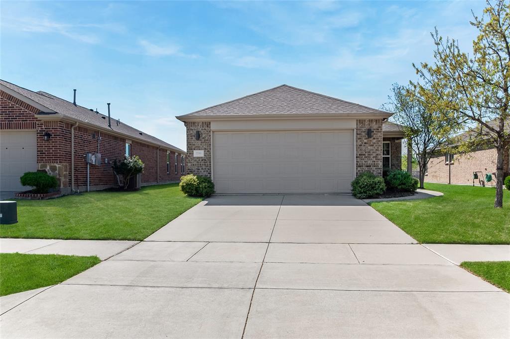 7793 Gulf Walk Road Frisco, TX 75036 - Photo 2 of 37 a front view of house with yard