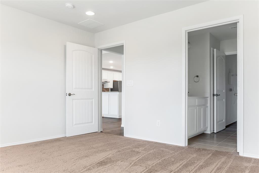 7793 Gulf Walk Road Frisco, TX 75036 - Photo 27 of 37 an empty room with closet and a bathroom