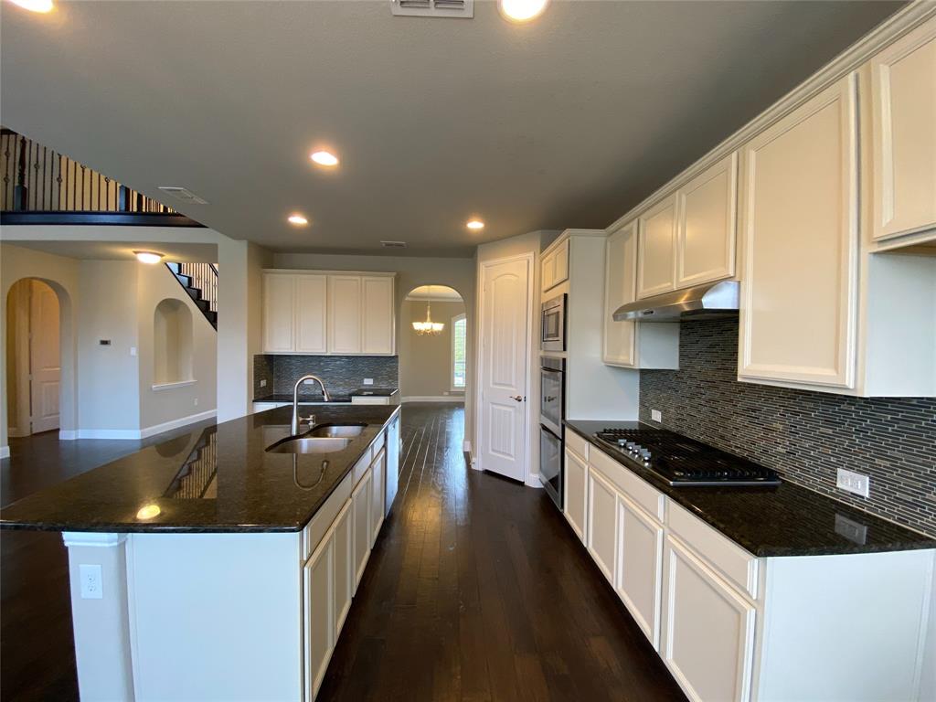 927 Bentley Drive Roanoke, TX 76262 - Photo 10 of 33