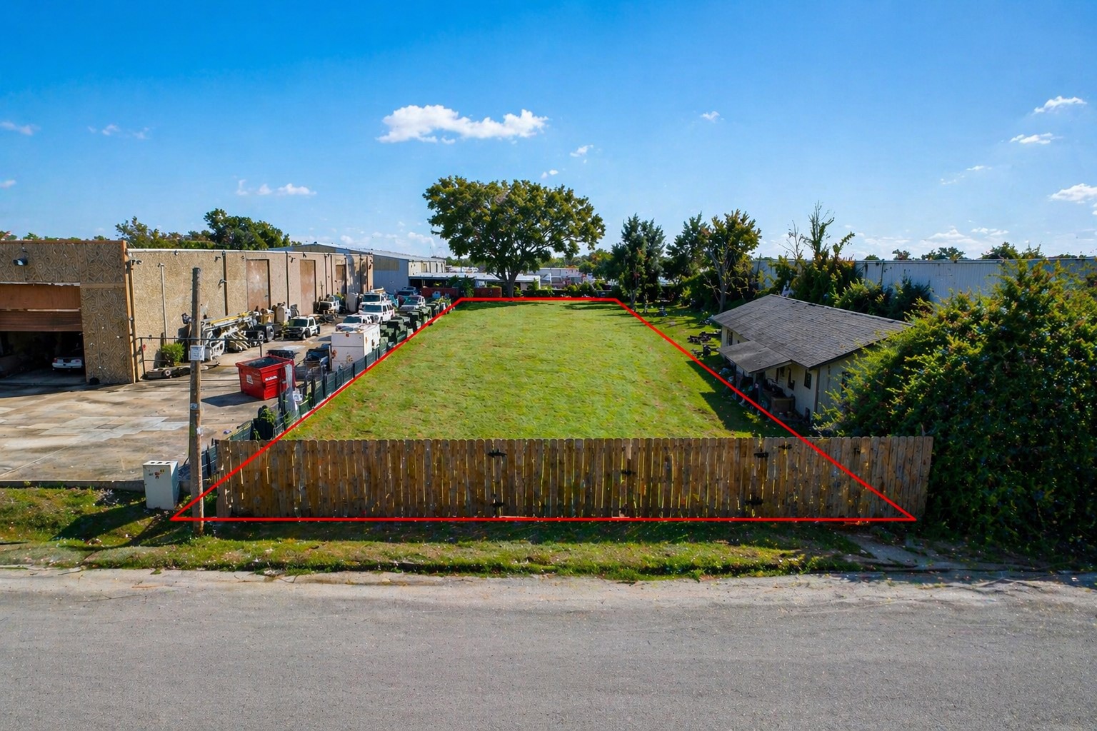 5717 Centralcrest Street Houston, TX 77092 - Photo 5 of 12 a backyard of a house
