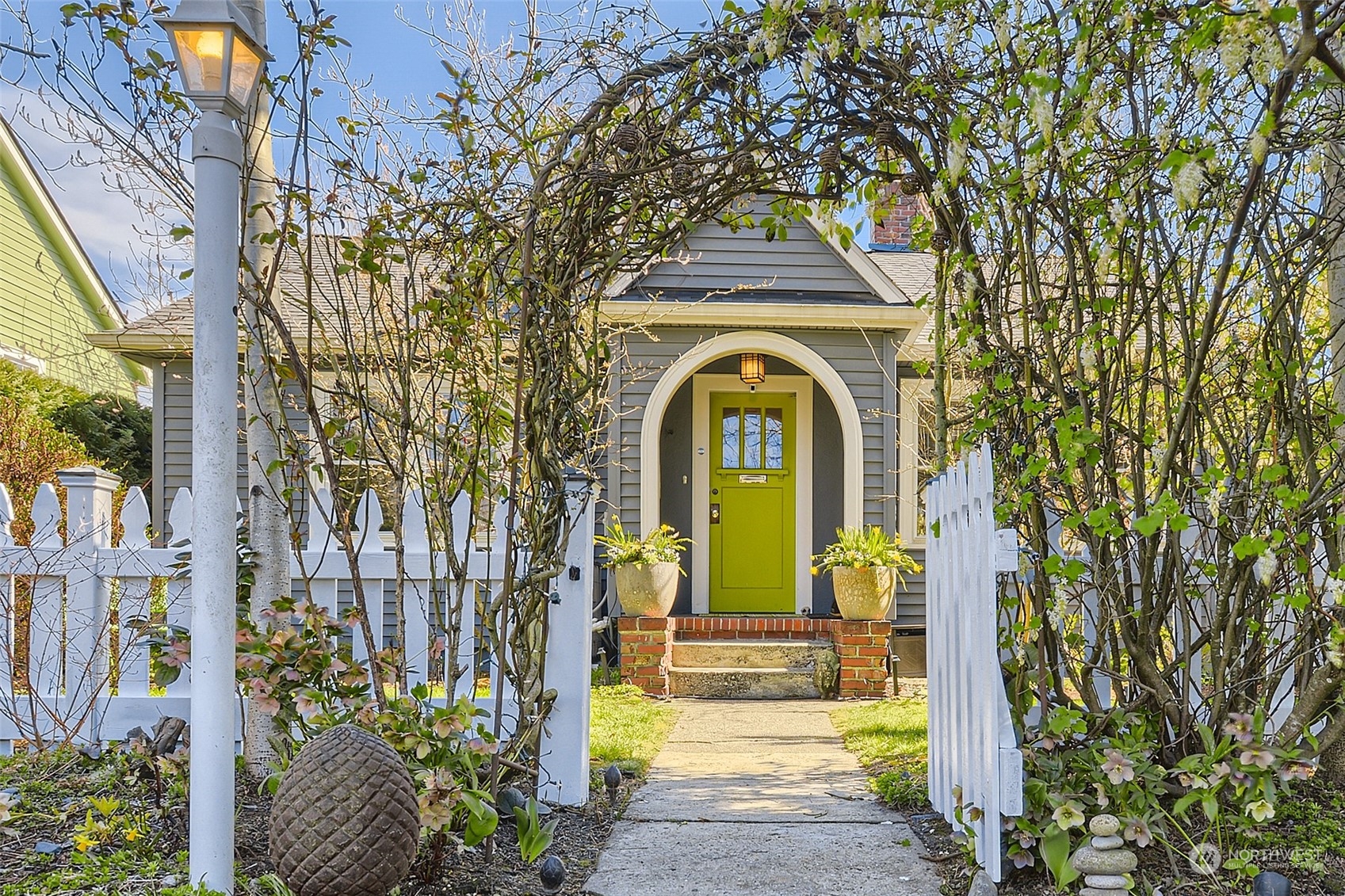 5610 45th Avenue Southwest Seattle, WA 98136 - Photo 1 of 22 Gallery Image 1