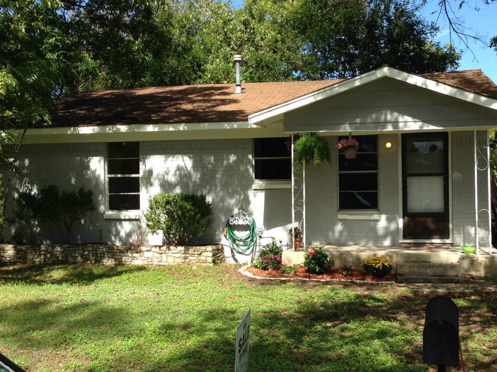 a view of a house with yard and sitting area