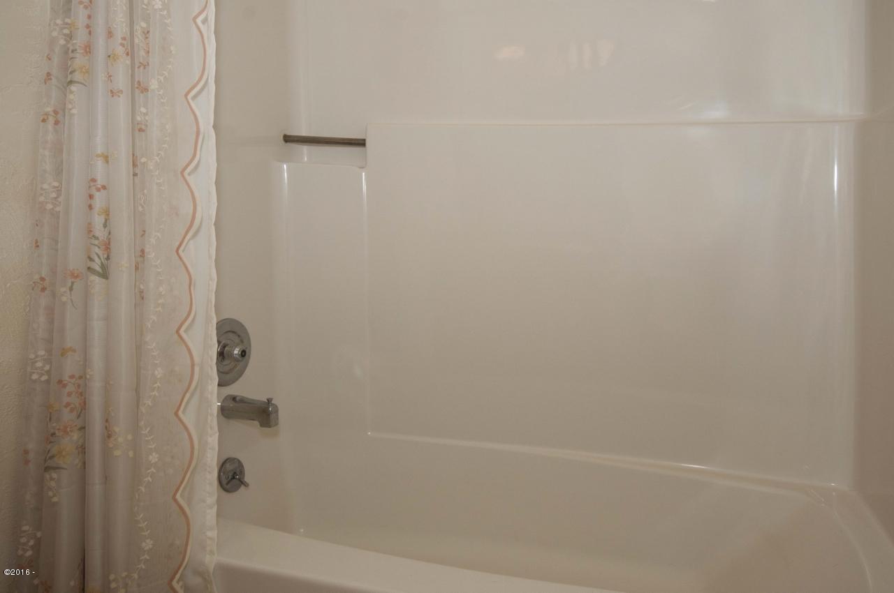 701 Southwest Coast Street Depoe Bay, OR 97341 - Photo 16 of 19 Guest Bath