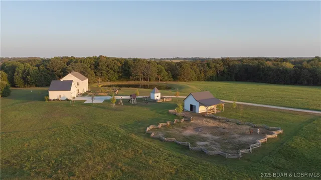 $1,495,000 | 7501 Nebo Road, Versailles, MO 65084