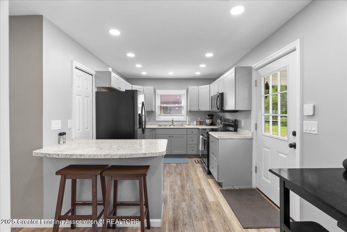 2914 West Holmes Road Lansing, MI 48911 - Photo 9 of 35 22-Media Jett - 22