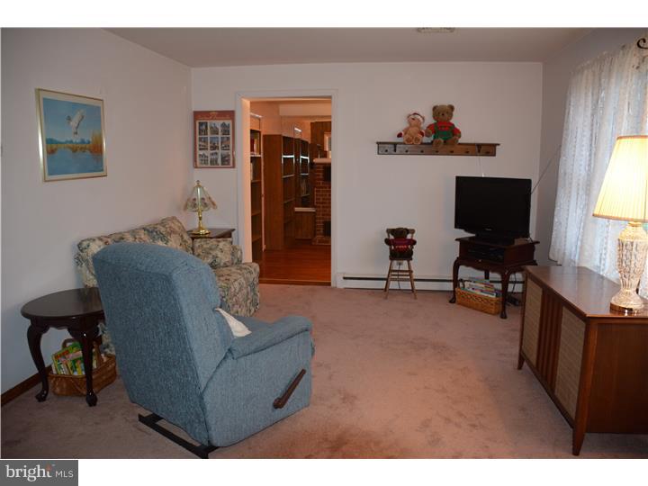12 Ridge Road Phoenixville, PA 19460 - Photo 4 of 13 Living Room