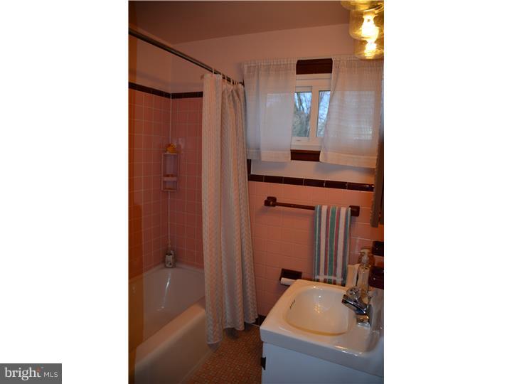 12 Ridge Road Phoenixville, PA 19460 - Photo 8 of 13 Bathroom