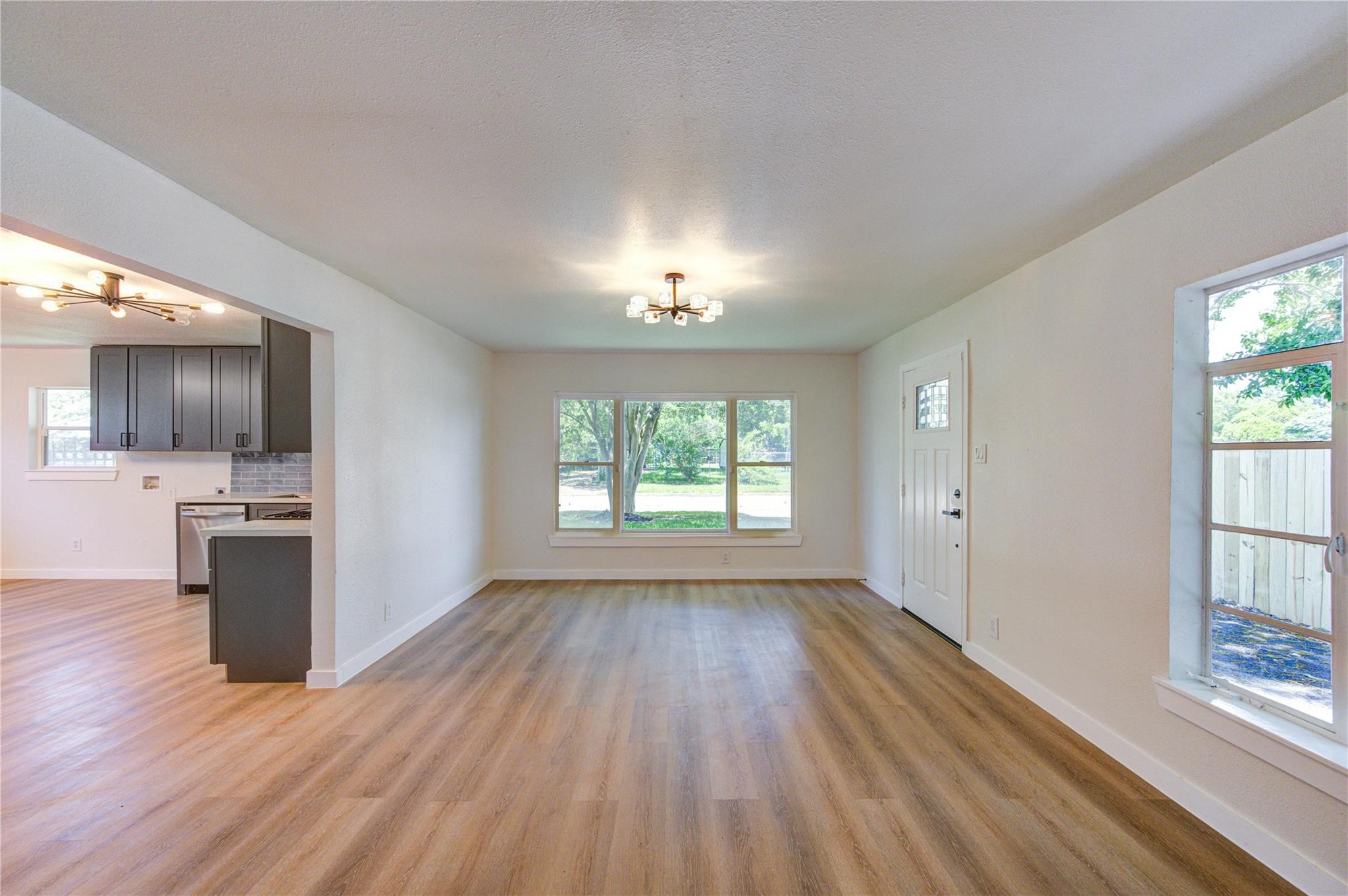 4914 Pershing Street Houston, TX 77033 - Photo 9 of 34