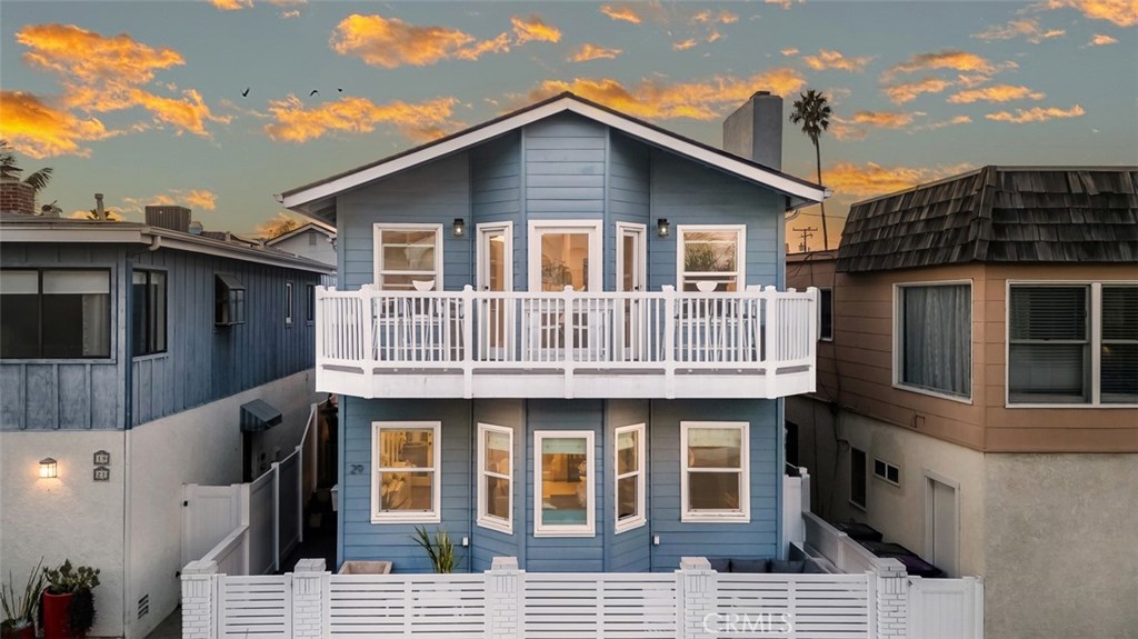 29 68th Place Long Beach, CA 90803 - Photo 1 of 56