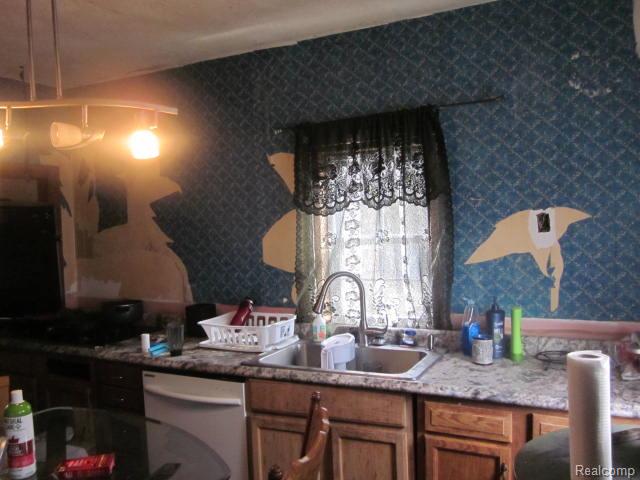 907 Wayne Street Jackson, MI 49202 - Photo 3 of 21
