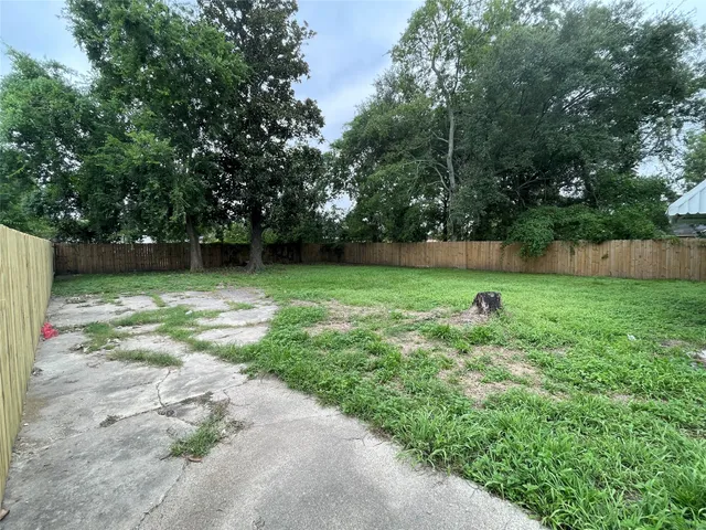 $2,400 | 2187 Franklin Street, Beaumont, TX 77701