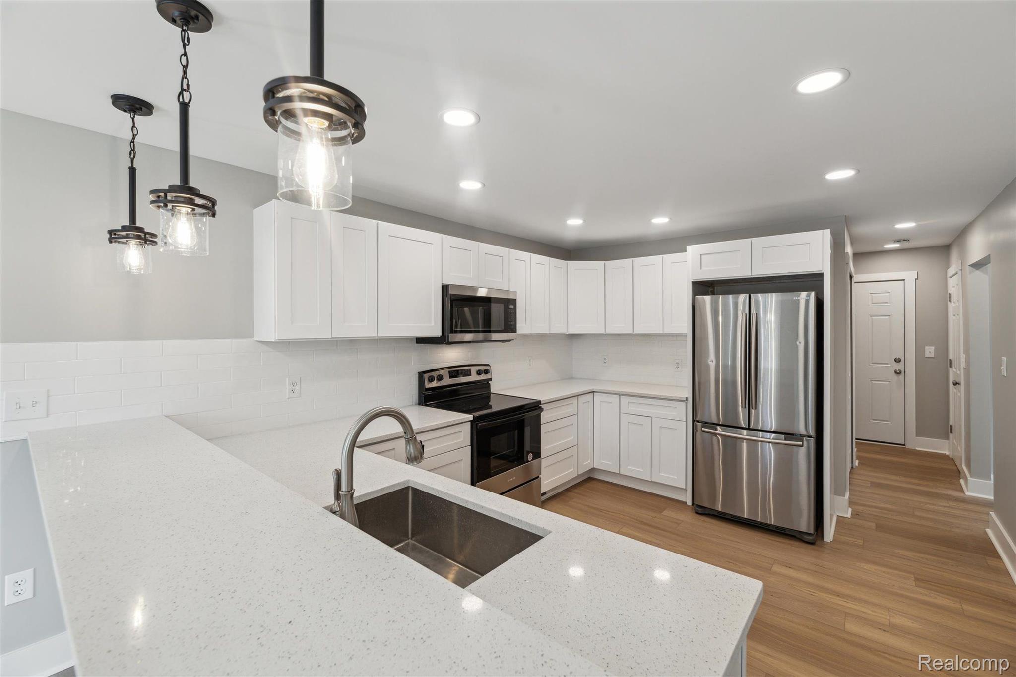 18350 Hickory Ridge Road Fenton, MI 48430 - Photo 8 of 30 Open dining room & Kitchen