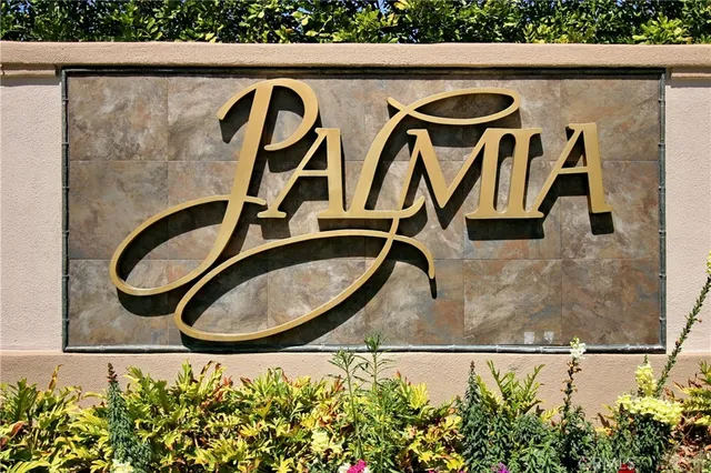 a black and white photo of a room