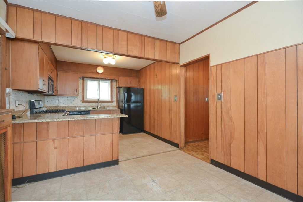 31 Wordsworth Street Boston, MA 02128 - Photo 11 of 36