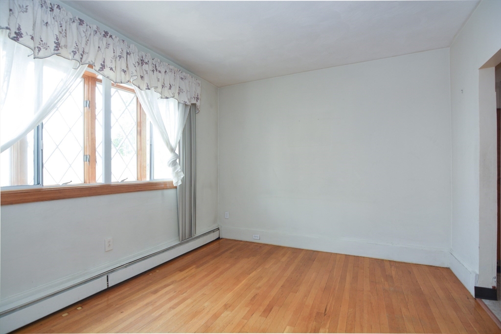 31 Wordsworth Street Boston, MA 02128 - Photo 6 of 36