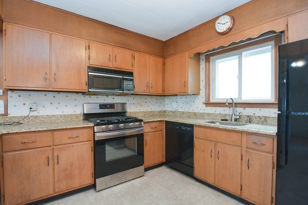 31 Wordsworth Street Boston, MA 02128 - Photo 7 of 36