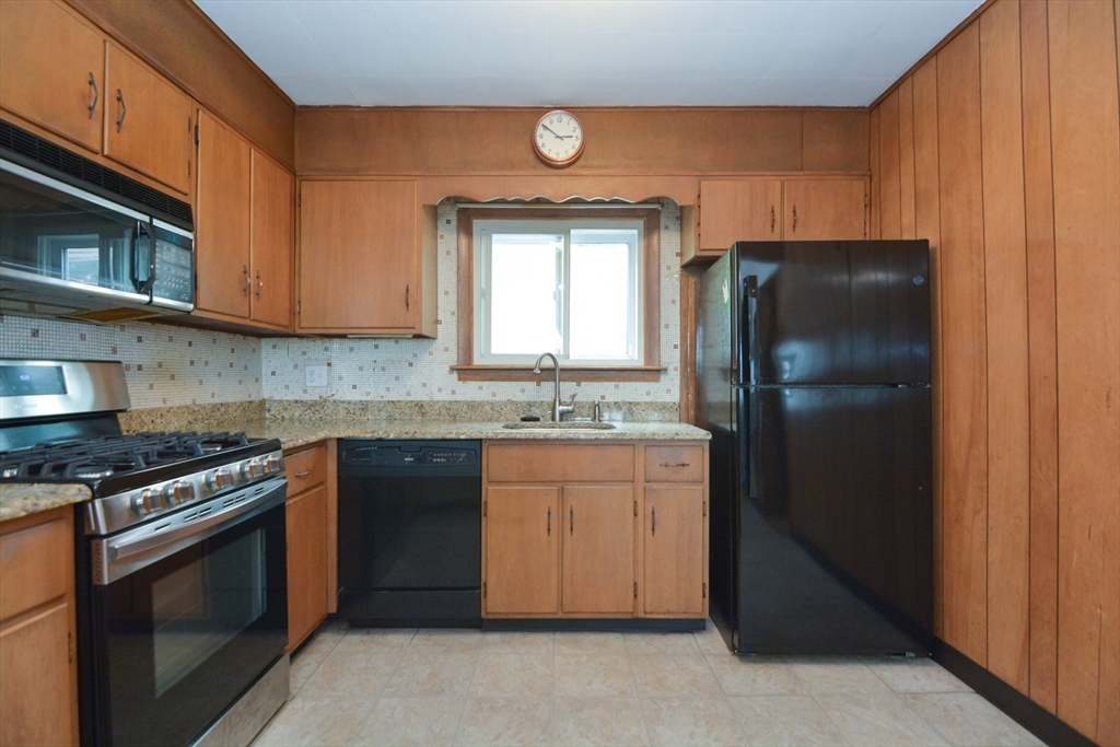 31 Wordsworth Street Boston, MA 02128 - Photo 8 of 36