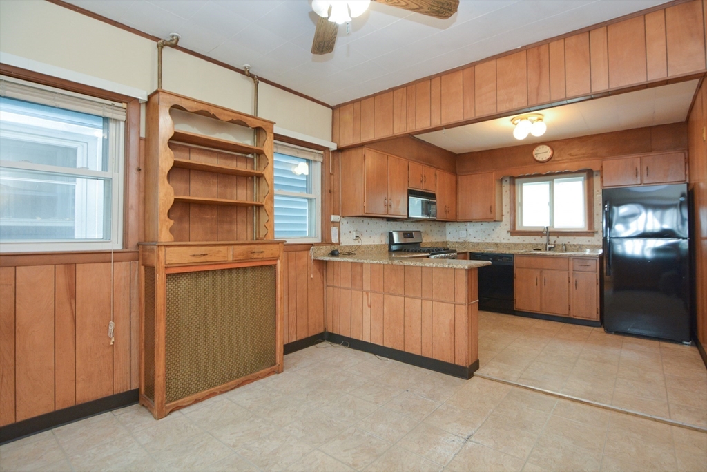 31 Wordsworth Street Boston, MA 02128 - Photo 10 of 36