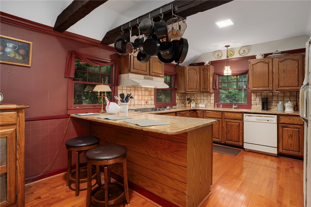 1515 S Road East Greenwich, RI 02818 - Photo 8 of 37