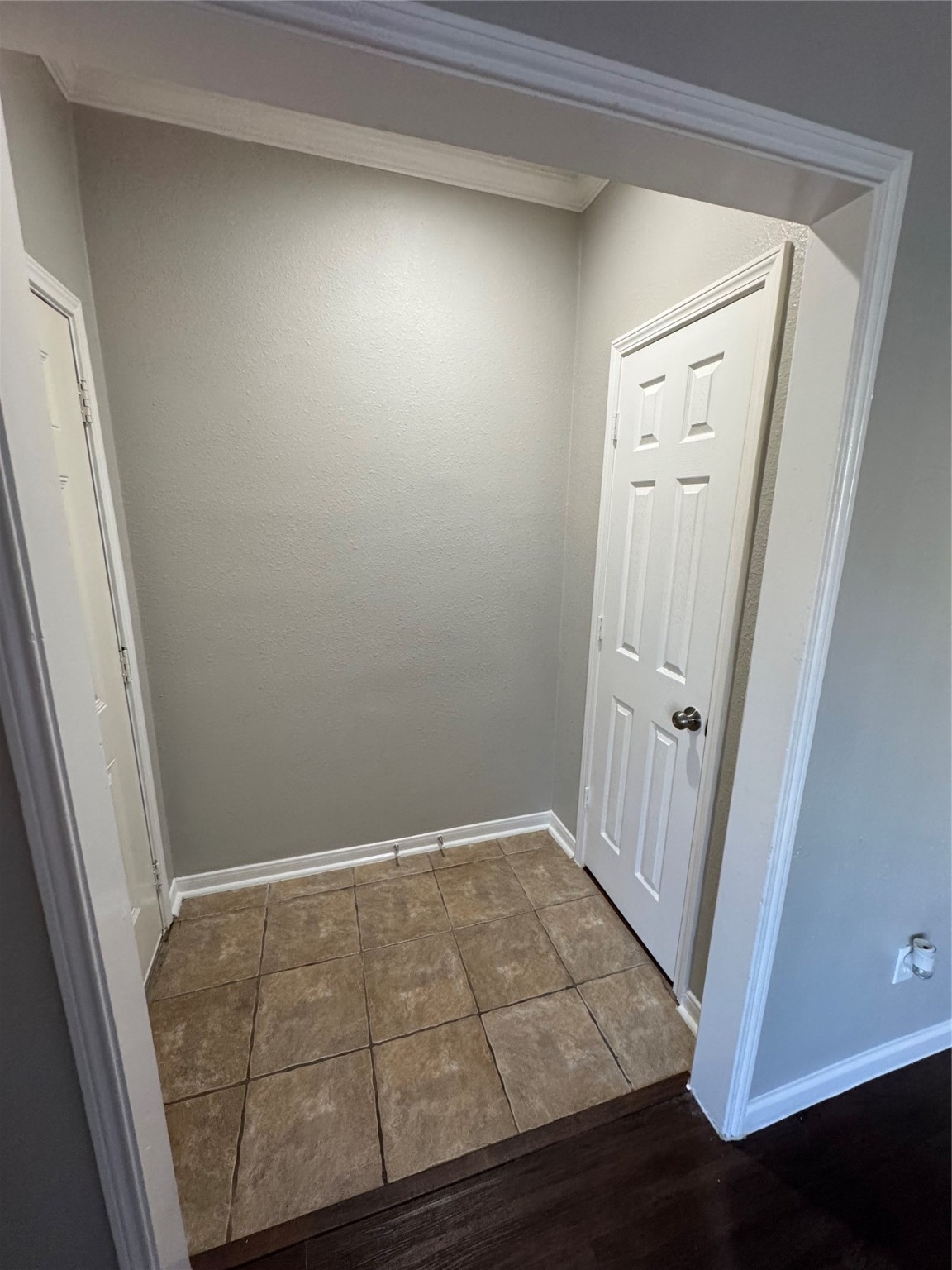 7700 Creekbend Drive, Unit 72 Houston, TX 77071 - Photo 4 of 21 a view of closet area